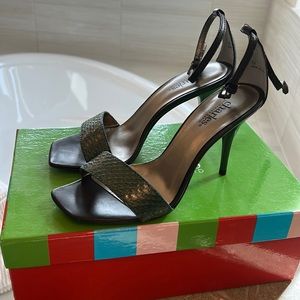 Charles by David Charles size 7B Green Snake 3.5” heels BRAND NEW